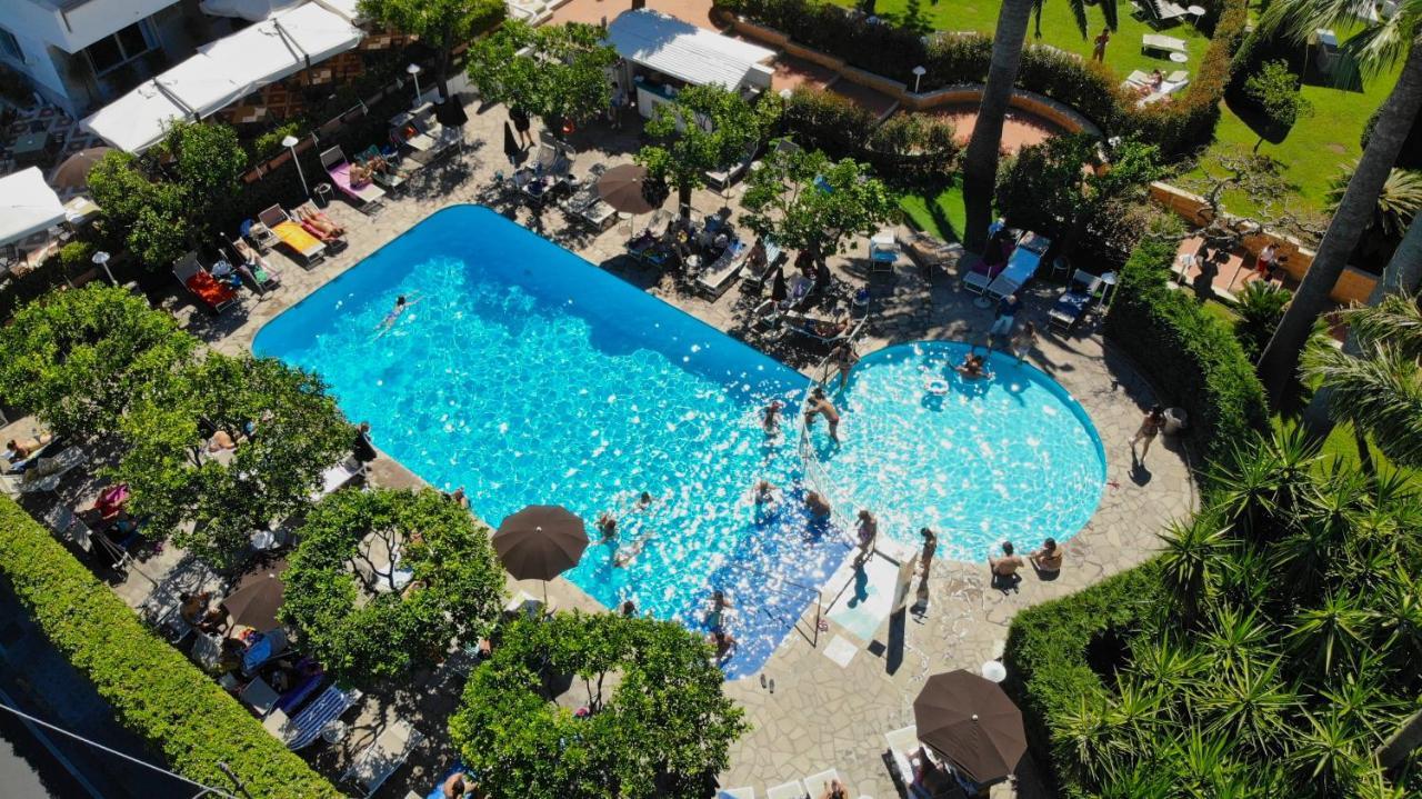 Hotel Alpha Сант'Агнело Екстериор снимка