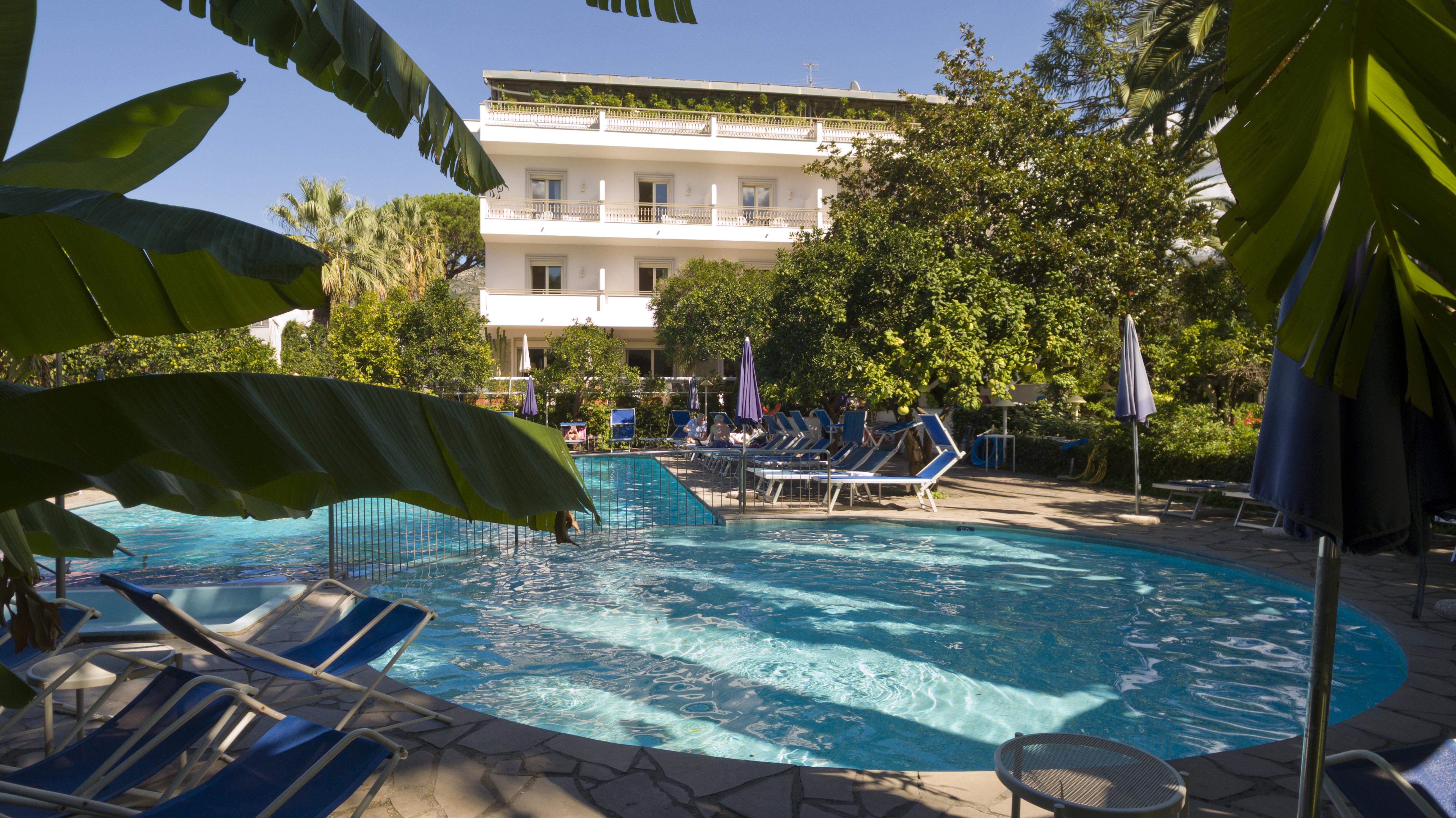 Hotel Alpha Сант'Агнело Екстериор снимка