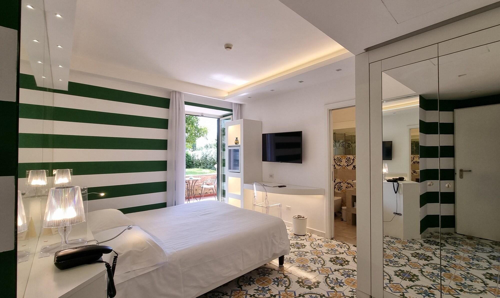 Hotel Alpha Сант'Агнело Екстериор снимка